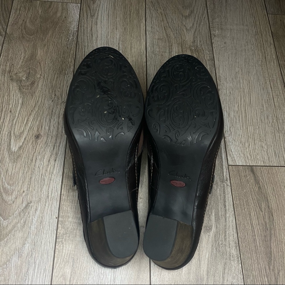 Clarks Artisan Brown Leather Clogs - image 6